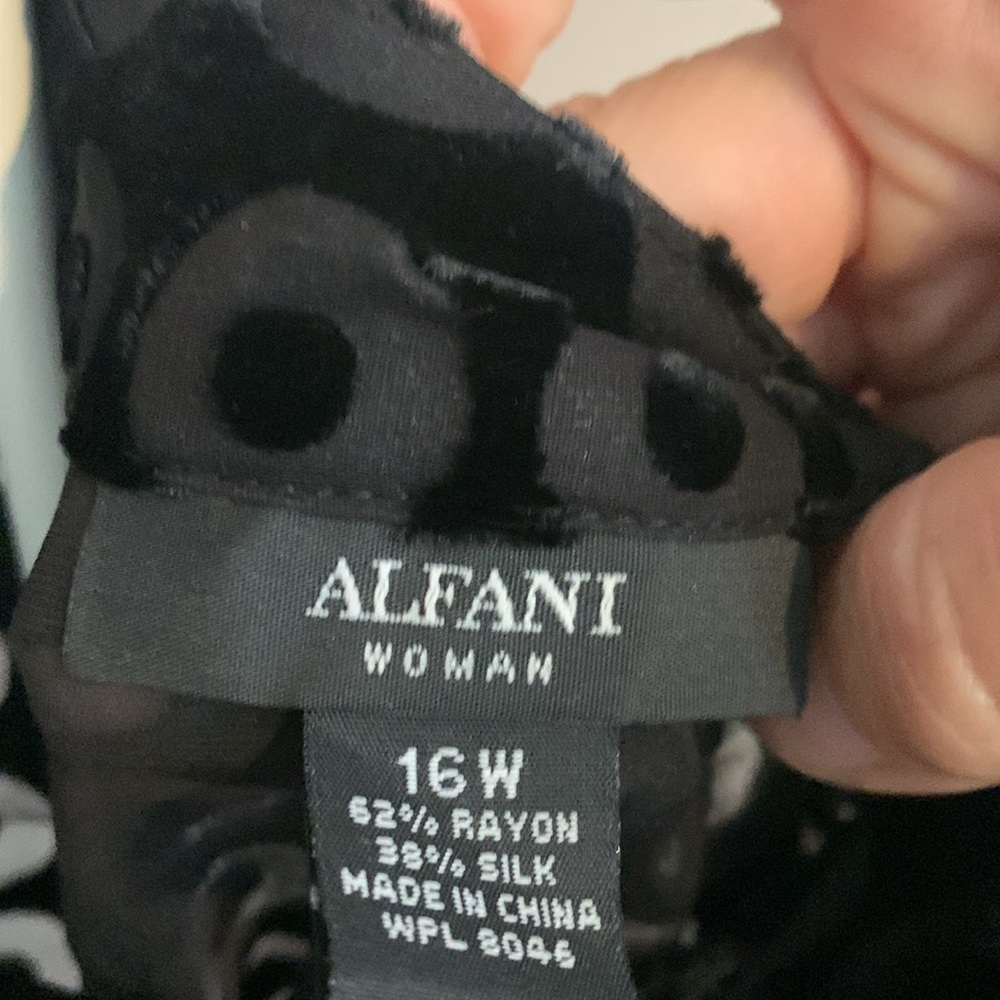Alfani silk and rayon blouse. NWT. Retail 60‎ - Picture 3 of 5
